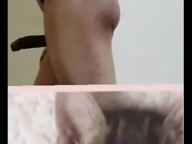 Um transexual Mexicano escaldante, um femboy armário, revela seu joy stick ladyboy sem pêlos. Assista-a brincar com um vibrador e acaricie seu pênis de shemale twink em um vídeo de shemale fumegante do México.