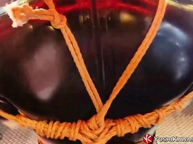 BDSM大师日本Yoshi Kawasaki在铁杆恋物癖视频中占据了两个Gaysian的主导。 从撒尿和充满润滑油的拳头到束缚和肛门游戏，该视频推动了同性恋亚洲扭结的界限。