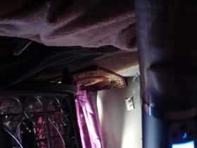 Lust auf große Schwänze? Dieses Video liefert! Sieh zu, wie eine atemberaubende Japanerin einen massiven schwarzen Schaft verehrt, ihn streichelt und leckt in einer wilden Domina-Begegnung. Genieße das ultimative Vergnügen eines Monsterschwanzes.