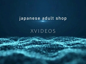 جذابیت سرگرمی بزرگسالان ژاپنی را در این تور ویدیویی جذاب از یک فروشگاه مشهور تجربه کنید. مجموعه ای از محصولات را کشف کنید ، از لباس های صمیمی تا محتوای صریح ، خود را در دنیای منحصر به فرد اروتیسم ژاپنی غرق کنید.