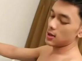 Dua twinks Cina yang menakjubkan, Nam dan Dong, terlibat dalam ghairah, berjimak yang tidak bersalah. Tenaga muda mereka dan kimia seksual mentah mencipta pengalaman gay yang tidak dapat dilupakan.