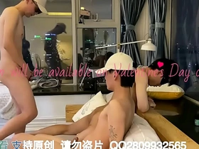 Chongqing Wanxi's teacher longs for a gay encounter. He escorts two young twinks to 4P Hotel, where they indulge in deepthroat, anal, and wild group sex, culminating in a satisfying finish.